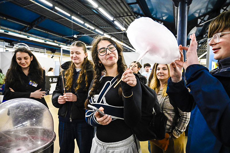 Melissa découvre les métiers de la chimie